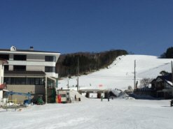 菅平高原スキー場ホテルやまびこ ゲレンデの中のホテル